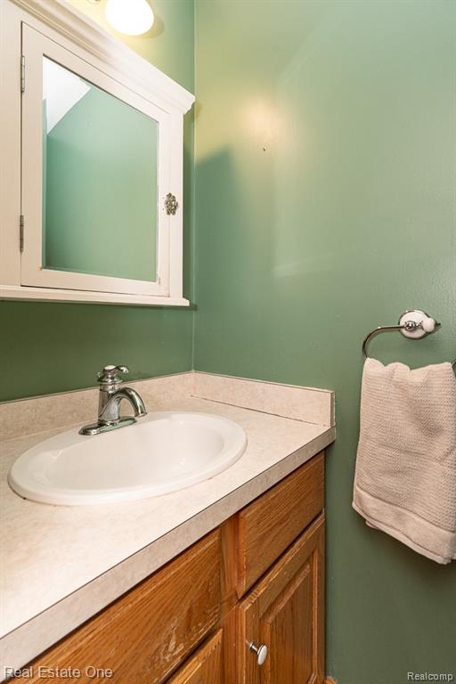 1377 Barneswood Lane Rochester Hills, MI 48306 - Photo 23 of 39