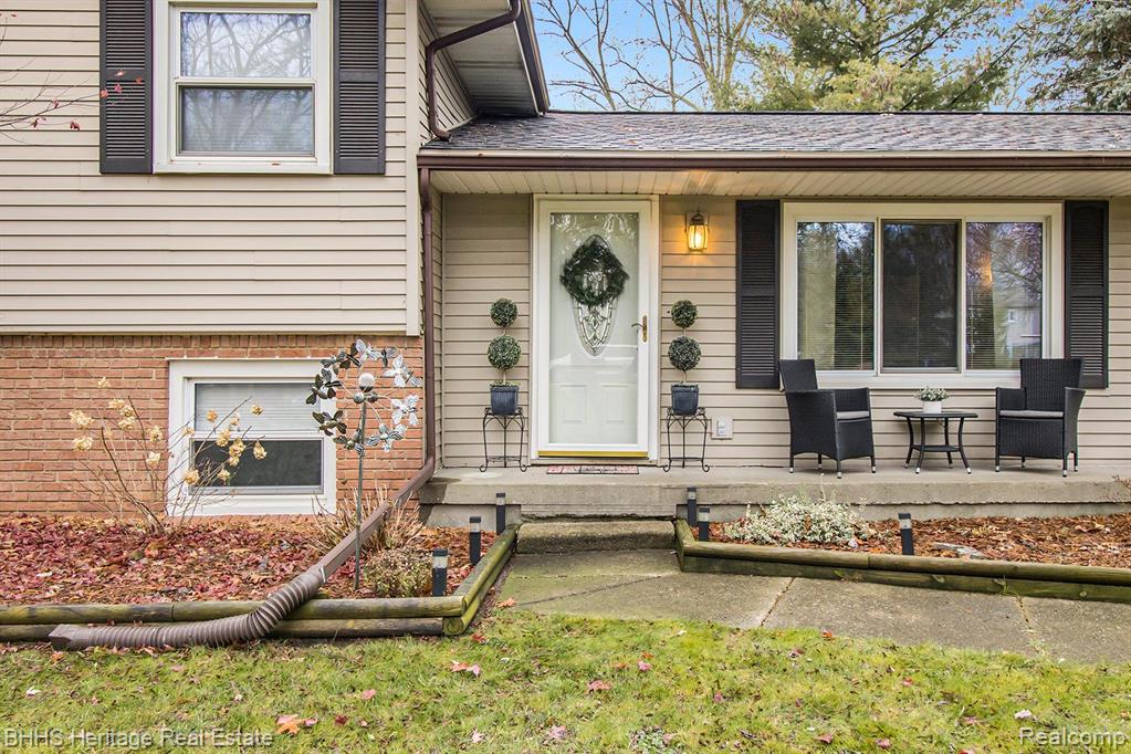 1217 Oakcrest Road Howell, MI 48843 - Photo 2 of 36