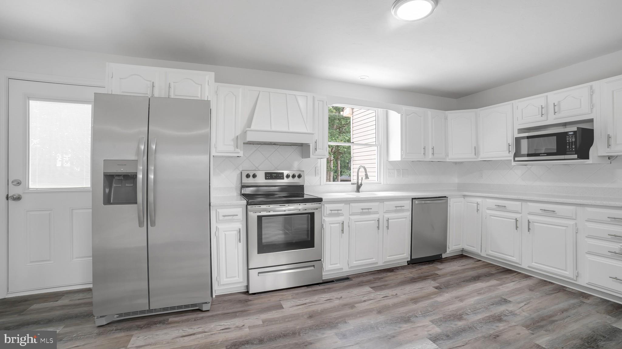 345 Pine Grove Road Hanover, PA 17331 - Photo 3 of 37 a kitchen with a refrigerator stove and microwave