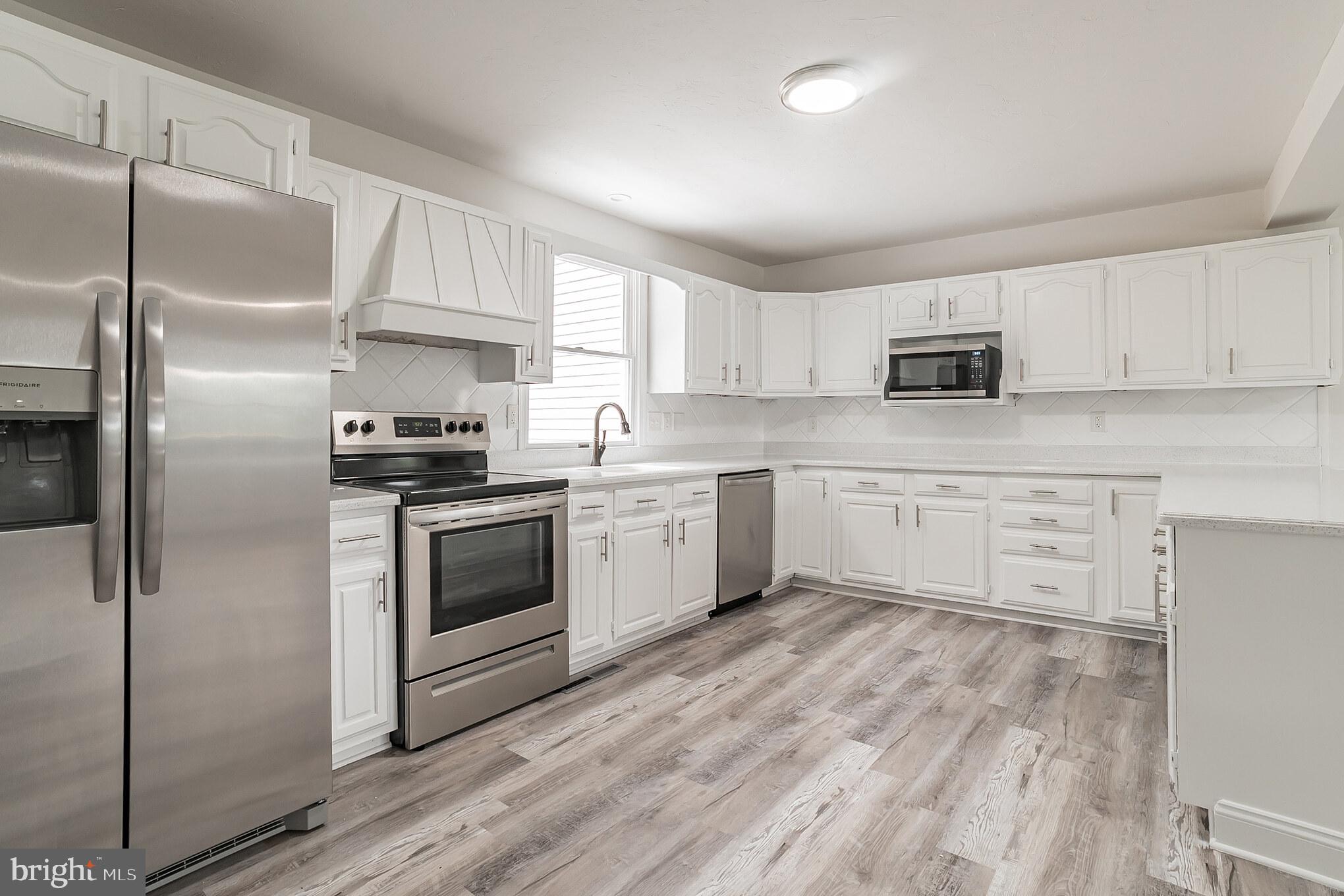 345 Pine Grove Road Hanover, PA 17331 - Photo 4 of 37 a kitchen with a refrigerator stove and microwave