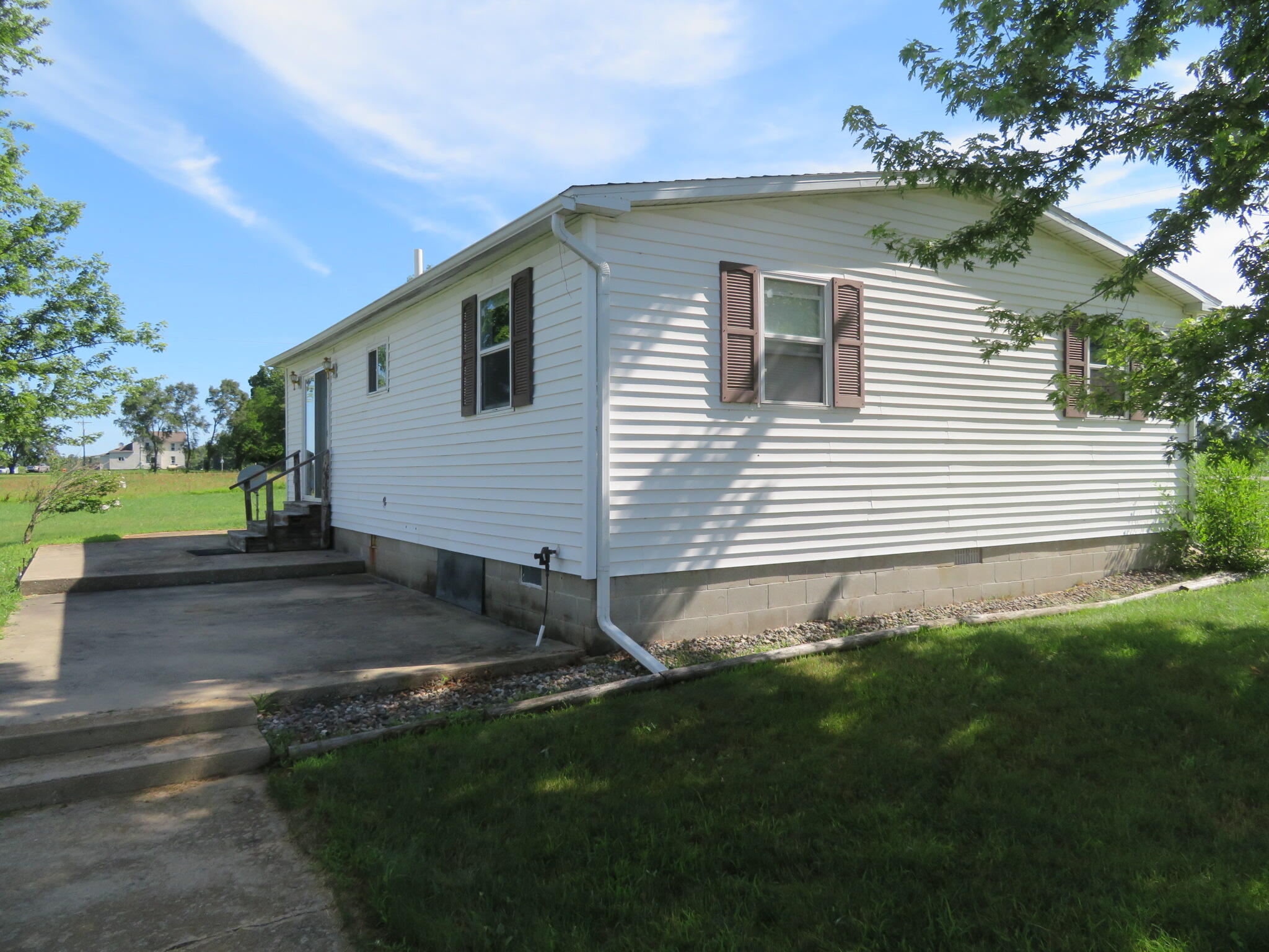 396 Taggart Road Bronson, MI 49028 - Photo 20 of 23 Patio