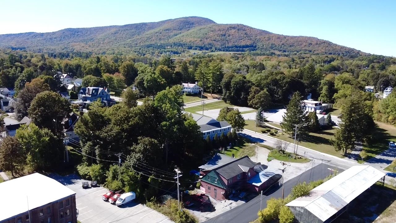 126 Washington Avenue Bennington, VT 05201 - Photo 4 of 29