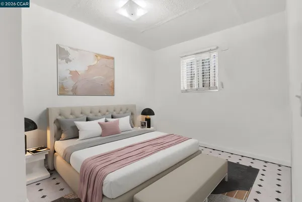 a view of a big room with closet