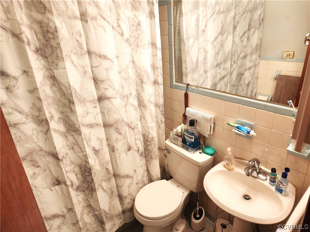 2315 Tignor Road Richmond, VA 23224 - Photo 19 of 23 a bathroom with a sink mirror vanity and toilet