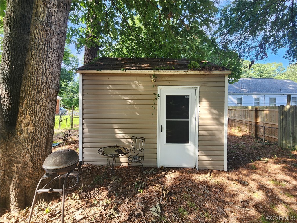 2315 Tignor Road Richmond, VA 23224 - Photo 6 of 23 a backyard of a house with table and chairs