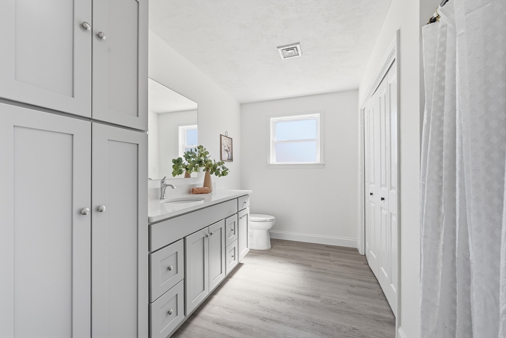 109 Navy Yard Road Dracut, MA 01826 - Photo 14 of 33