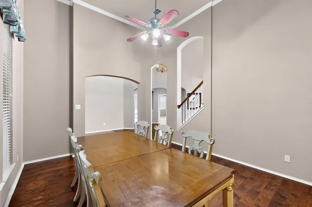 a view of a livingroom with furniture and entryway