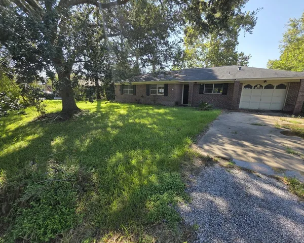 $110,000 | 408 Dwyer Street, Angleton, TX 77515