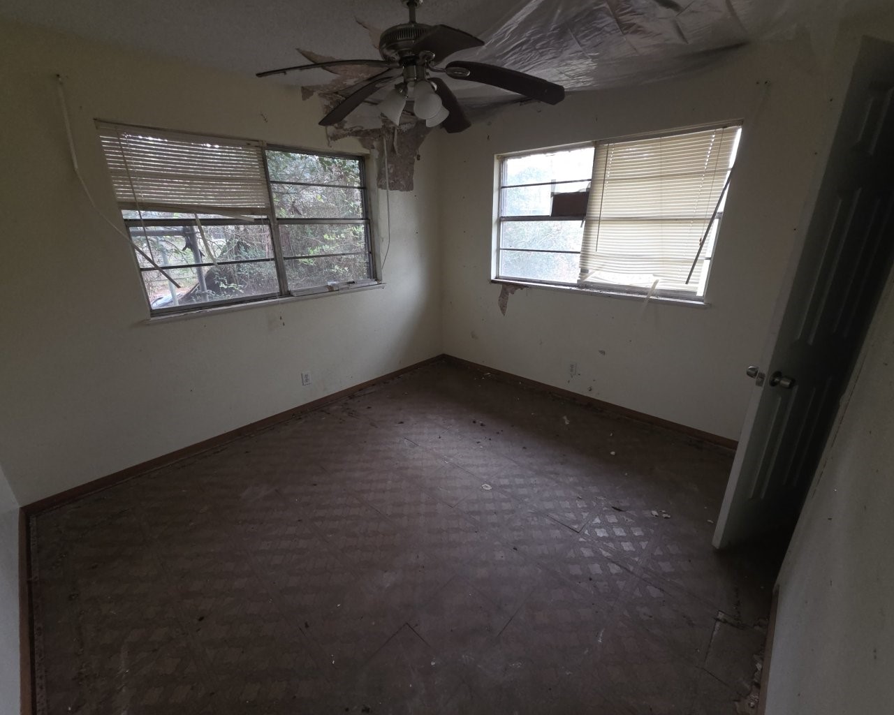 408 Dwyer Street Angleton, TX 77515 - Photo 10 of 17 Bedroom 2