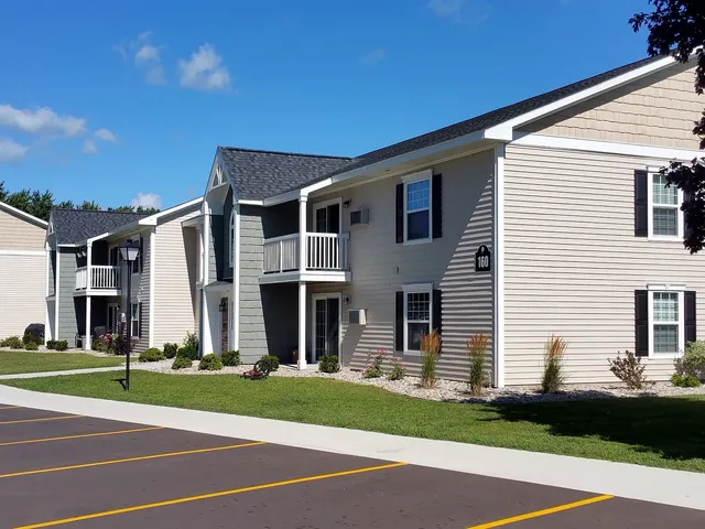 $615 | 152 North Washington Street, Perry, MI 48872