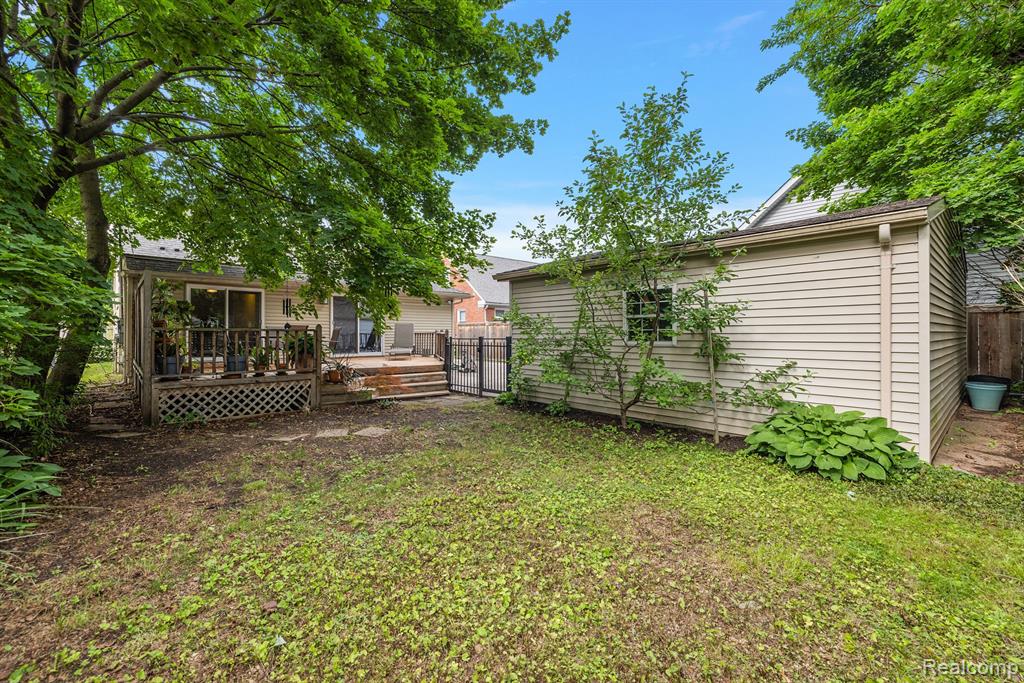 2007 Rosemont Road Berkley, MI 48072 - Photo 38 of 41