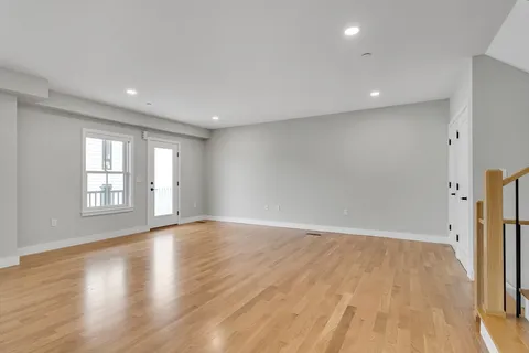 $4,000 | 56 Franklin Street, Unit B, Somerville, MA 02145