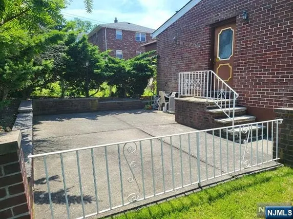 $2,100 | 404 9th Street, Unit 2, Palisades Park, NJ 07650