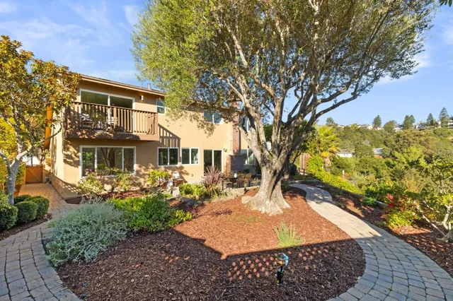 a view of houses with a lake view