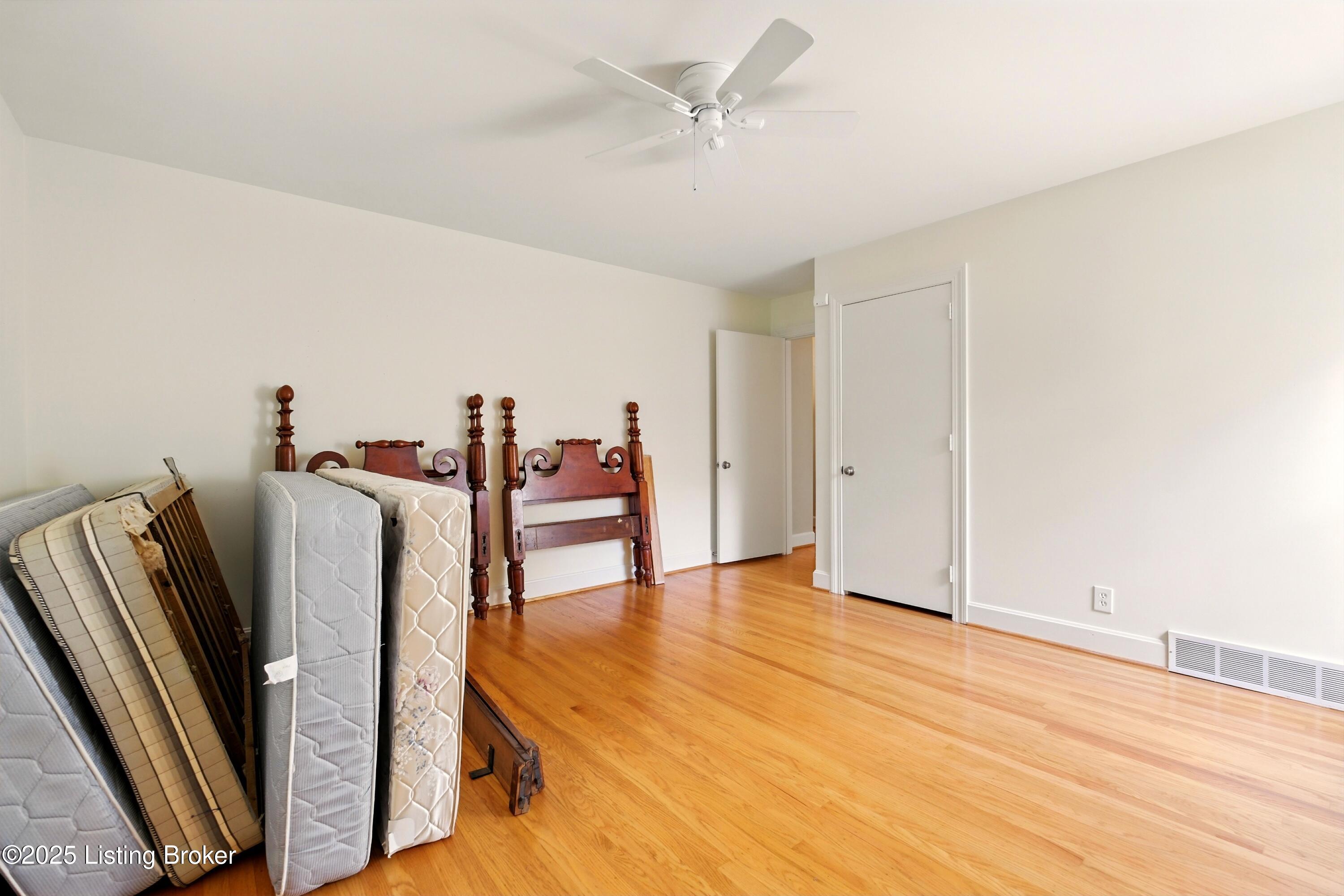 2402 Merrick Road Louisville, KY 40207 - Photo 26 of 52 30_2402merrick_louisvillerealestatemedia