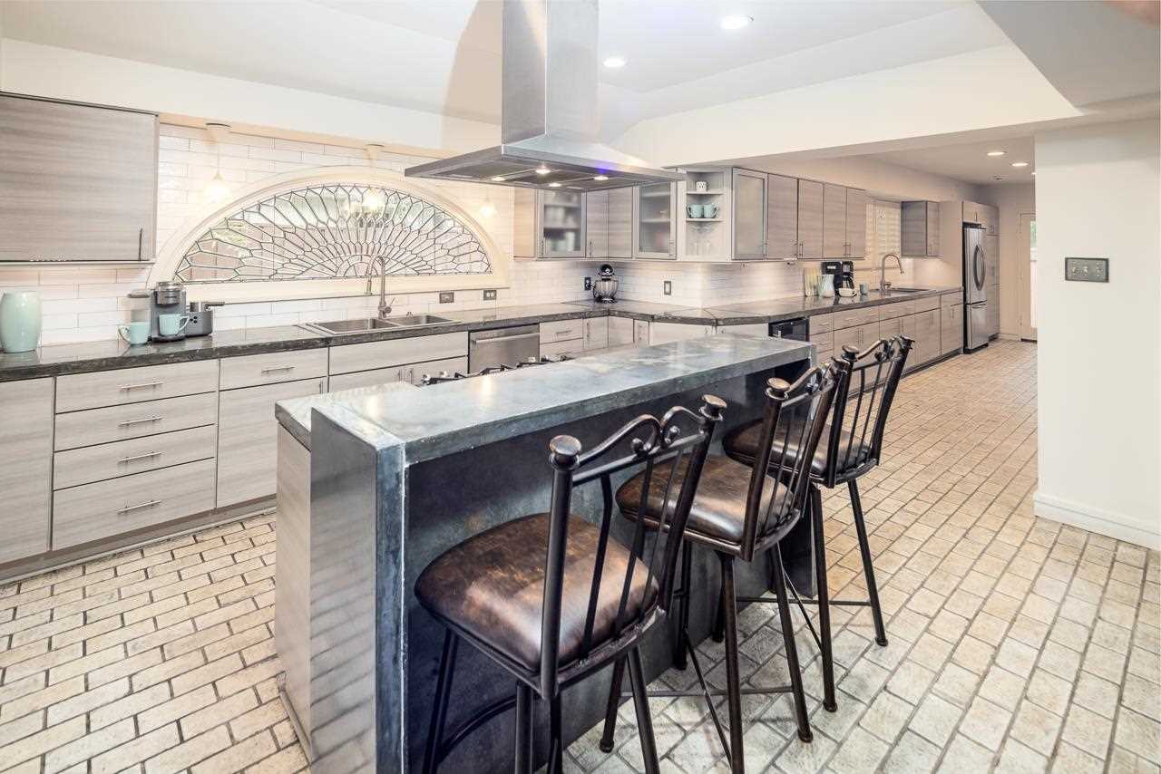 4411 Walnut Grove Road Memphis, TN 38117 - Photo 6 of 24 2 Refrigerators, 2 Ovens, 2 Sinks. Dishwasher, Wine Fridge. Friends Entry. Brick Pavers.