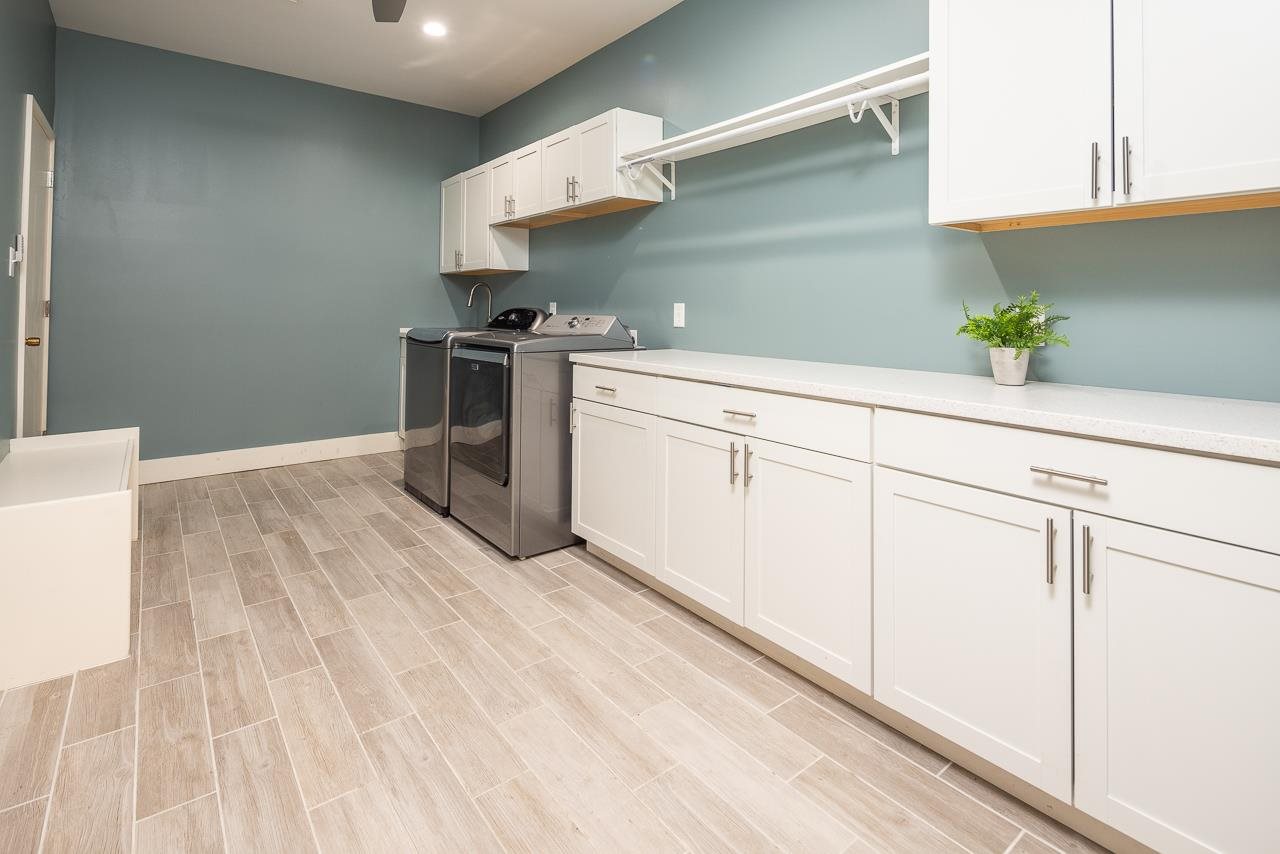 4411 Walnut Grove Road Memphis, TN 38117 - Photo 10 of 24 Amazing Laundry Room off Kitchen. Not included in Square Footage.