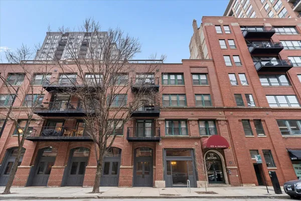 $465,000 | 420 West Ontario Street, Unit 202, Chicago, IL 60654
