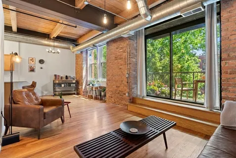 $490,000 | 420 West Ontario Street, Unit 202, Chicago, IL 60654