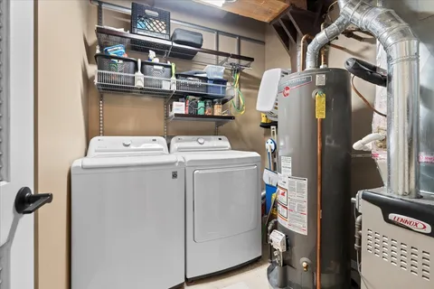 $490,000 | 420 West Ontario Street, Unit 202, Chicago, IL 60654