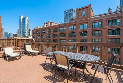 $490,000 | 420 West Ontario Street, Unit 202, Chicago, IL 60654