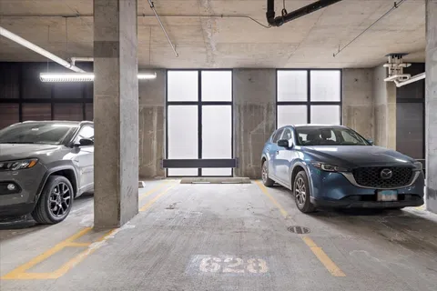 $490,000 | 420 West Ontario Street, Unit 202, Chicago, IL 60654