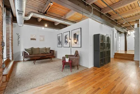 $490,000 | 420 West Ontario Street, Unit 202, Chicago, IL 60654