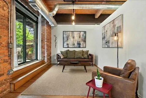 $490,000 | 420 West Ontario Street, Unit 202, Chicago, IL 60654