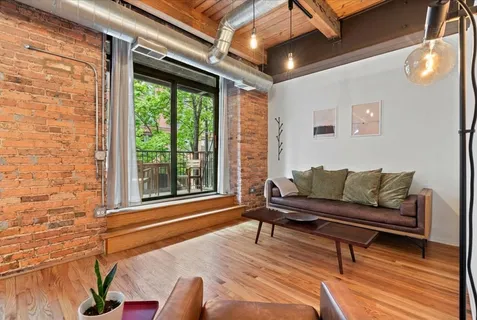 $490,000 | 420 West Ontario Street, Unit 202, Chicago, IL 60654