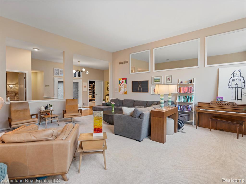 695 Peach Tree Lane Rochester Hills, MI 48306 - Photo 9 of 40