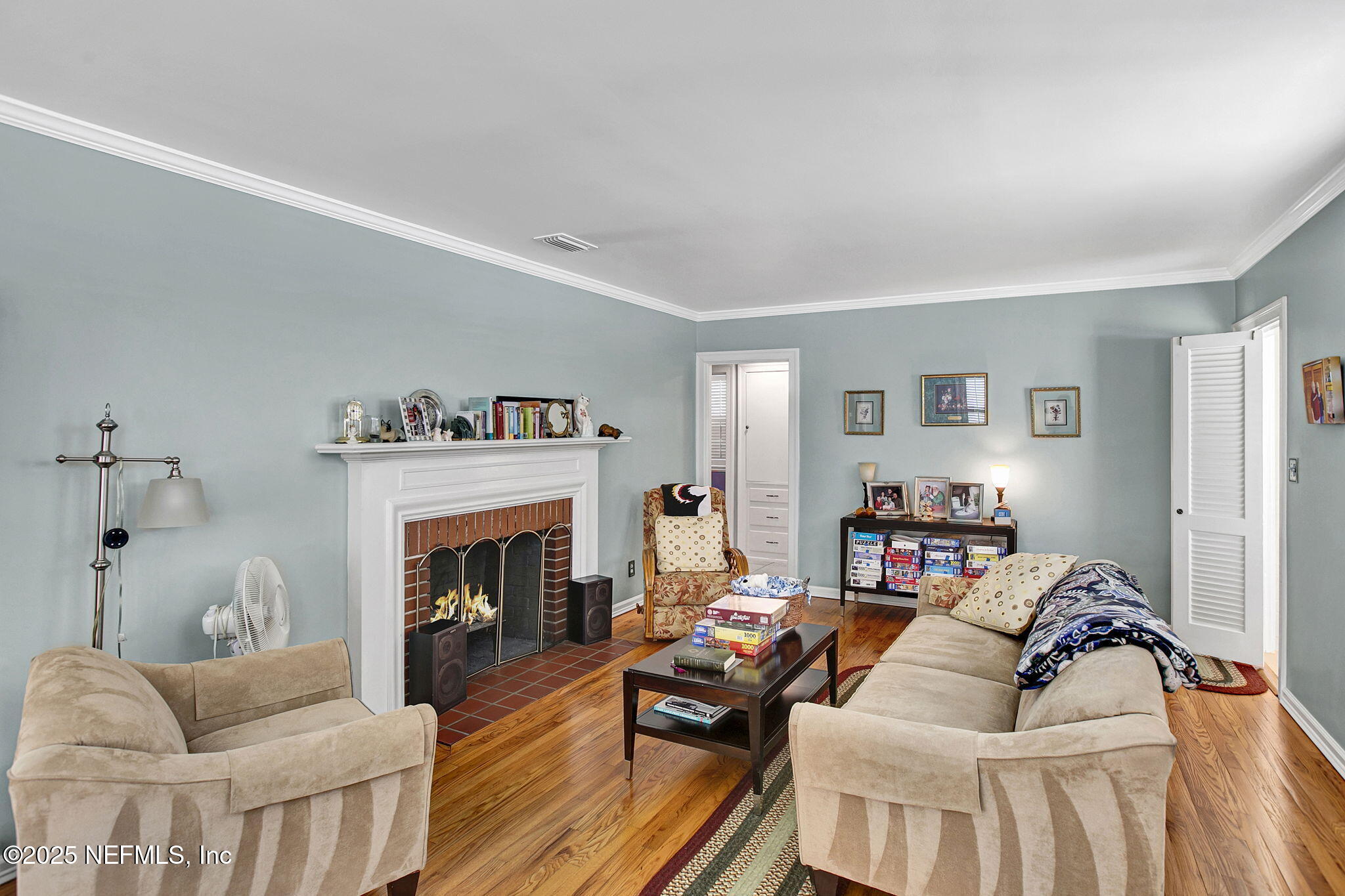 1105 South Shores Road Jacksonville, FL 32207 - Photo 11 of 31 a living room with furniture and a fireplace