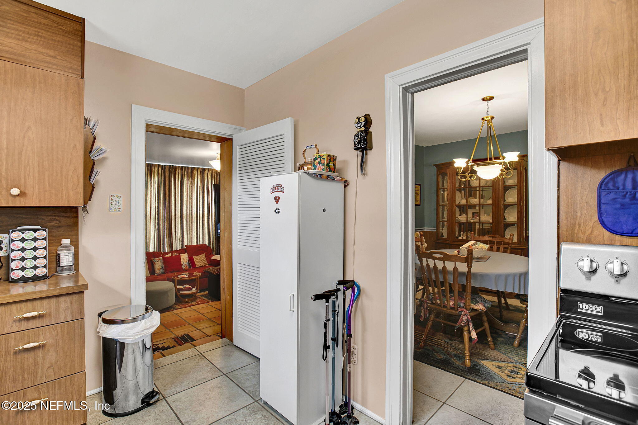 1105 South Shores Road Jacksonville, FL 32207 - Photo 13 of 31 a very nice looking room with a dining room