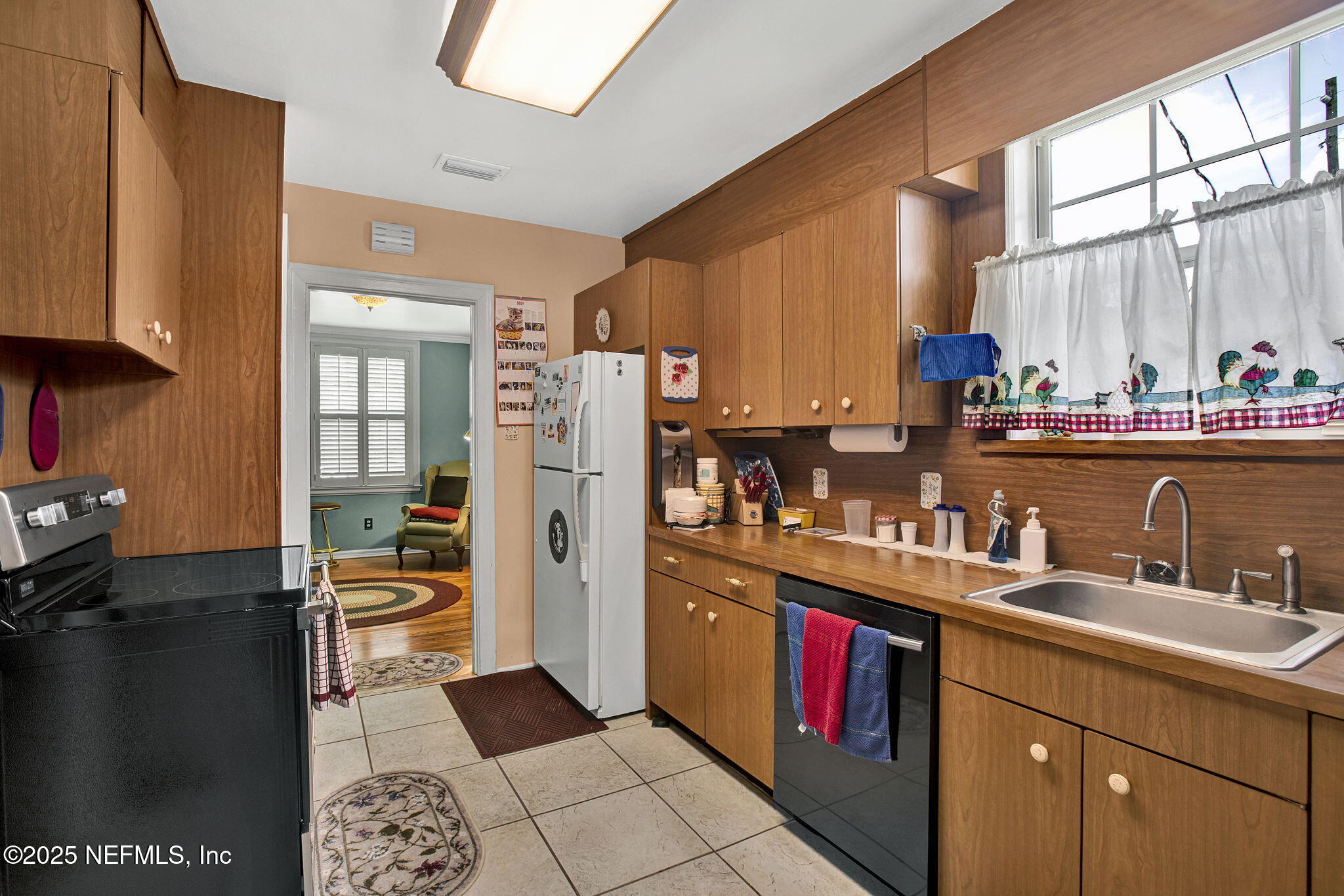 1105 South Shores Road Jacksonville, FL 32207 - Photo 15 of 31 a kitchen with refrigerator and cabinets