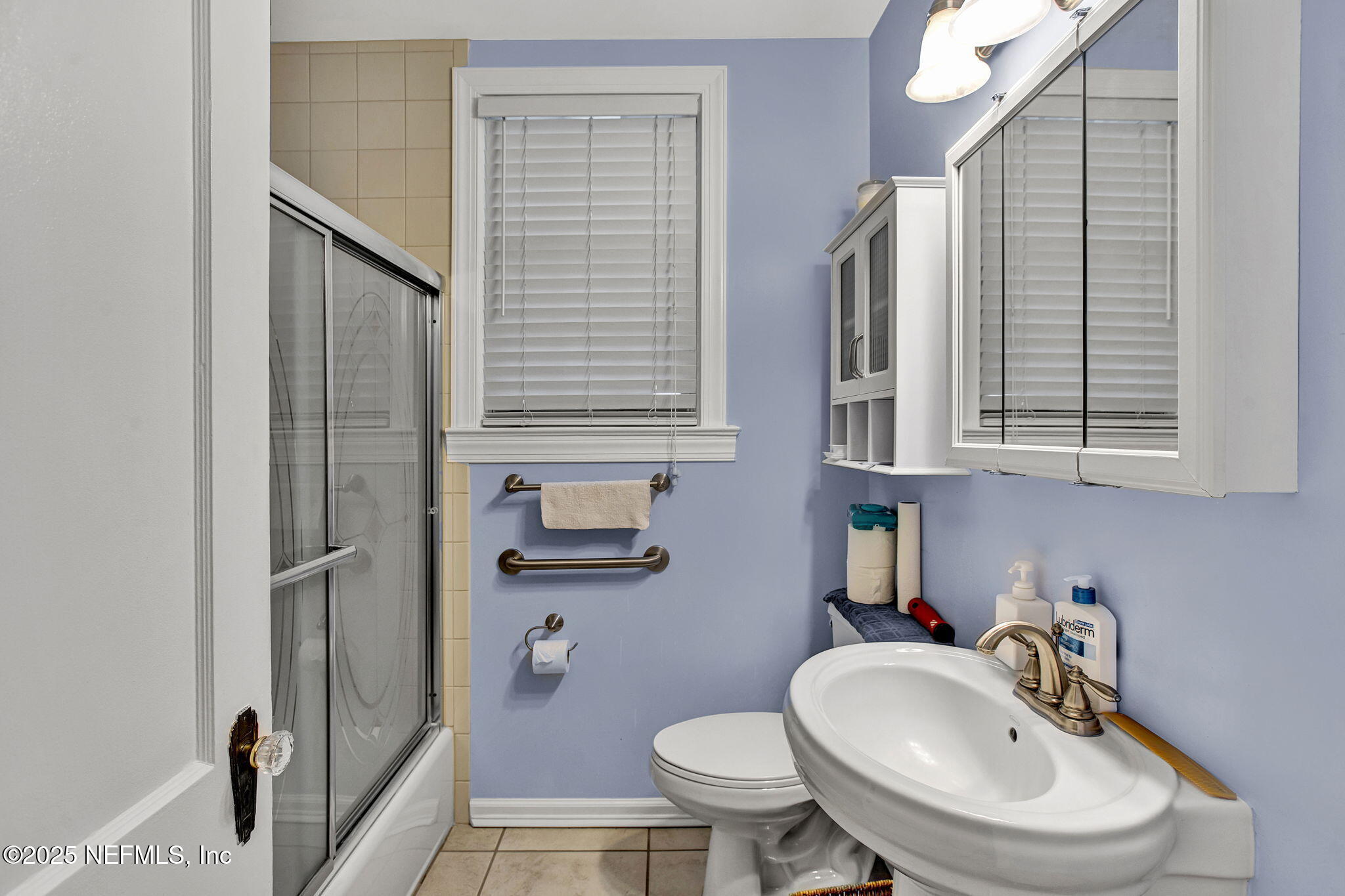 1105 South Shores Road Jacksonville, FL 32207 - Photo 25 of 31 a bathroom with a sink a toilet and shower