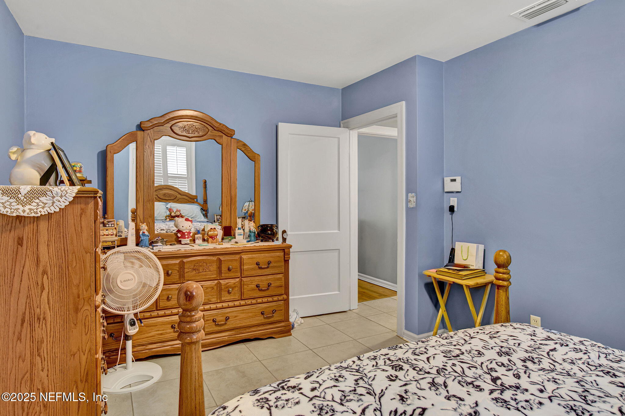 1105 South Shores Road Jacksonville, FL 32207 - Photo 28 of 31 a bedroom with furniture and a mirror