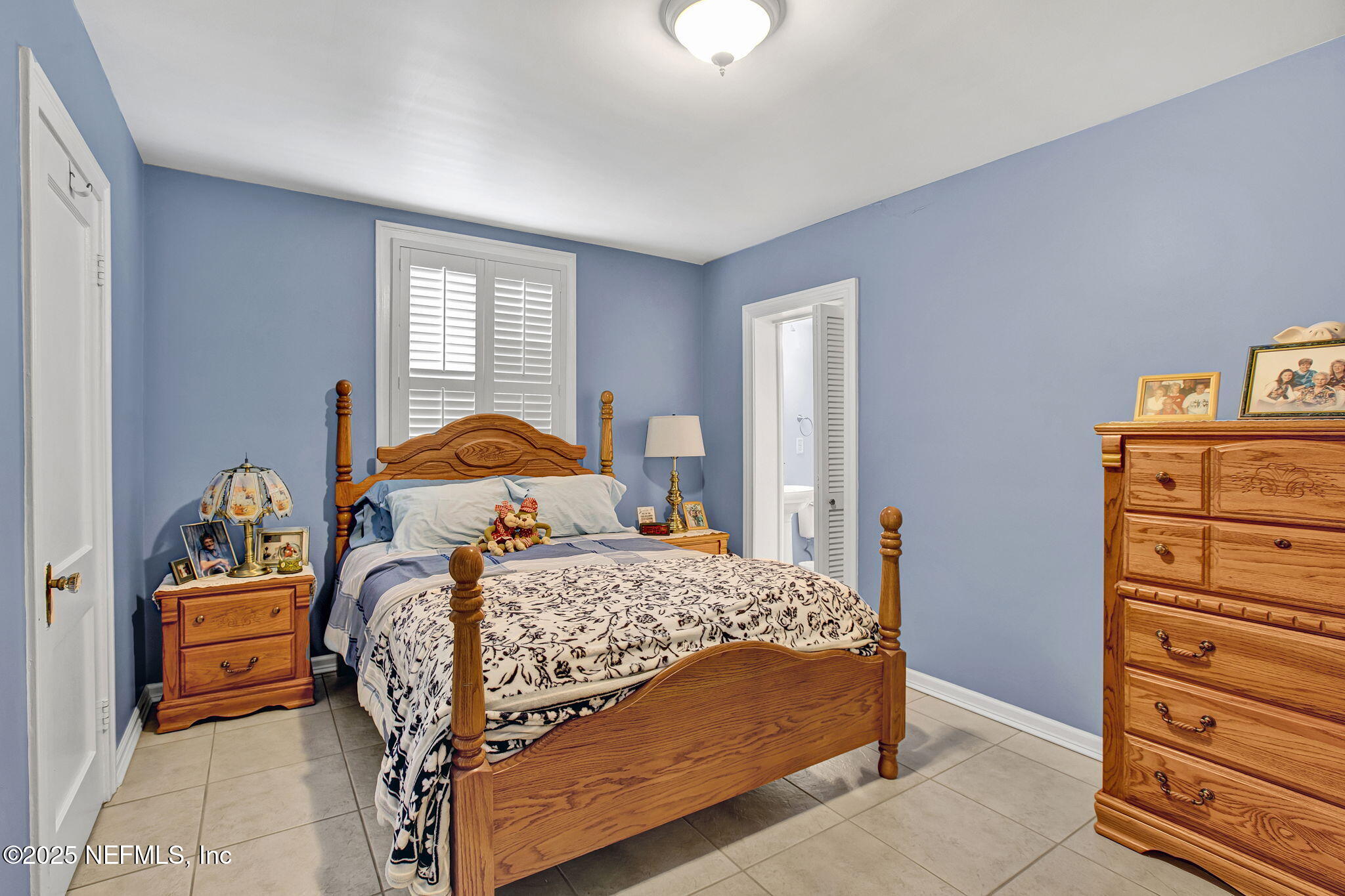 1105 South Shores Road Jacksonville, FL 32207 - Photo 29 of 31 a bedroom with a bed and closet