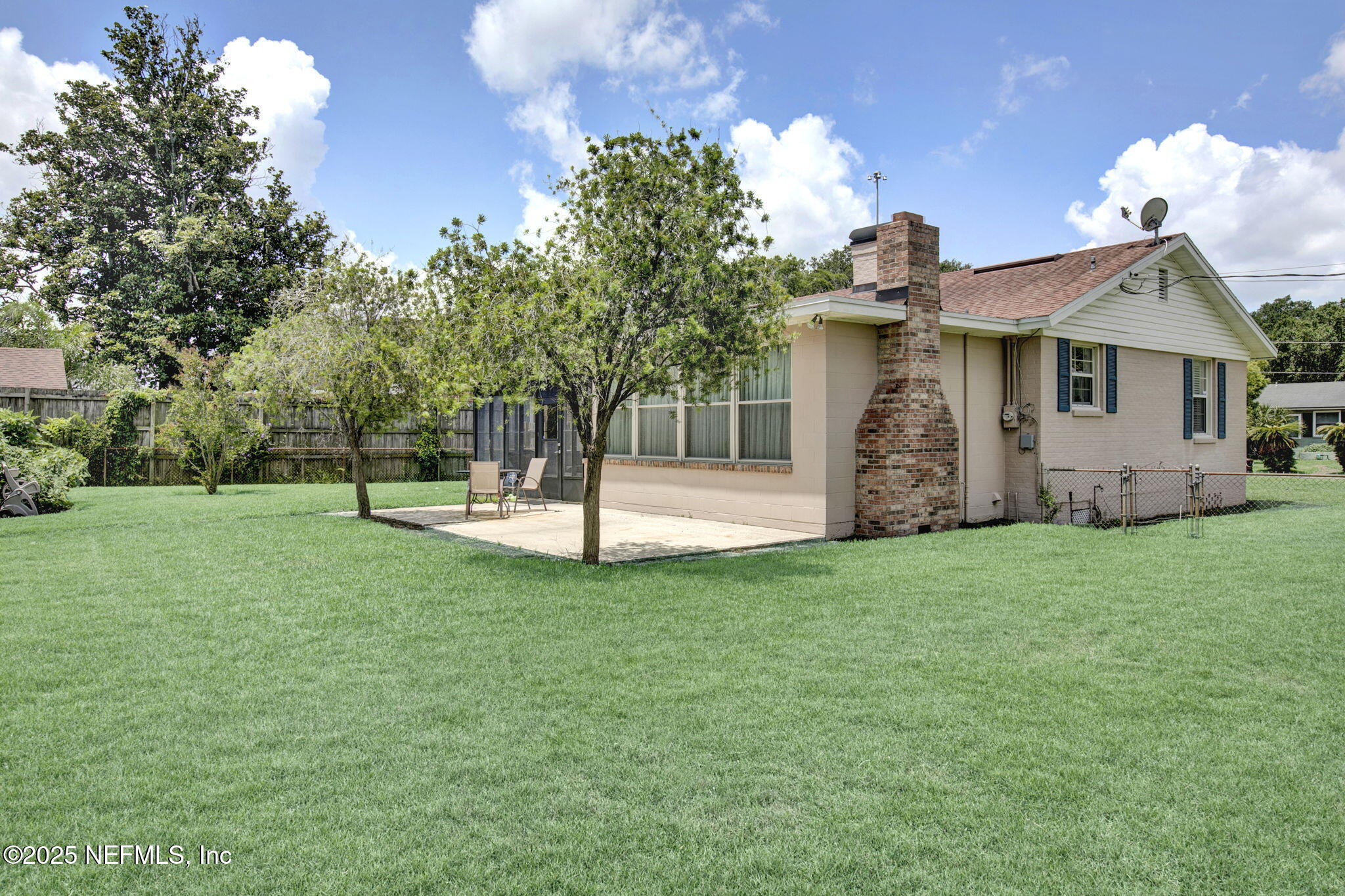 1105 South Shores Road Jacksonville, FL 32207 - Photo 3 of 31 a view of a house with backyard and a tree