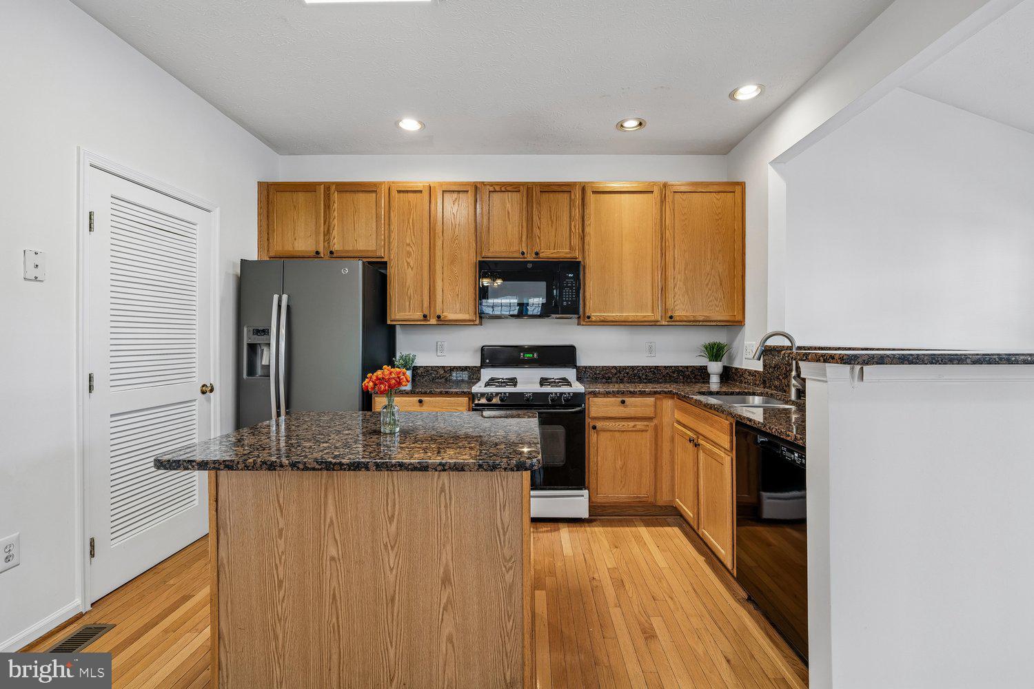 2426 Knapps Way Odenton, MD 21113 - Photo 20 of 71 Kitchen