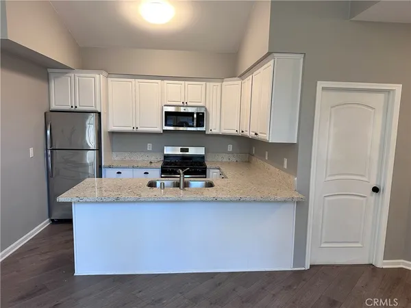 $3,850 | 5371 Topeka Drive, Tarzana, CA 91356