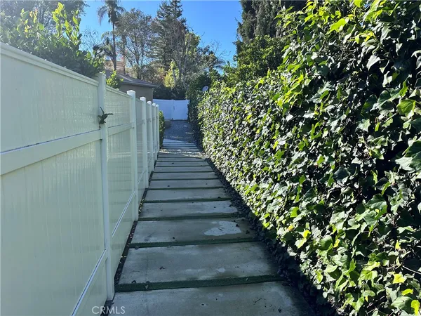 $3,850 | 5371 Topeka Drive, Tarzana, CA 91356