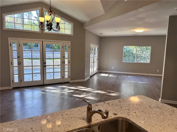$3,850 | 5371 Topeka Drive, Tarzana, CA 91356