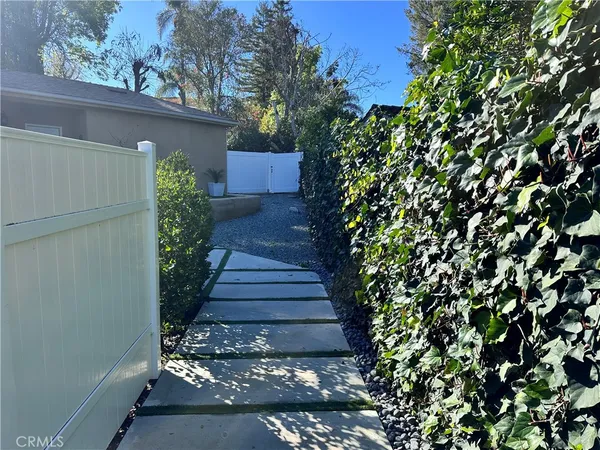 $3,850 | 5371 Topeka Drive, Tarzana, CA 91356