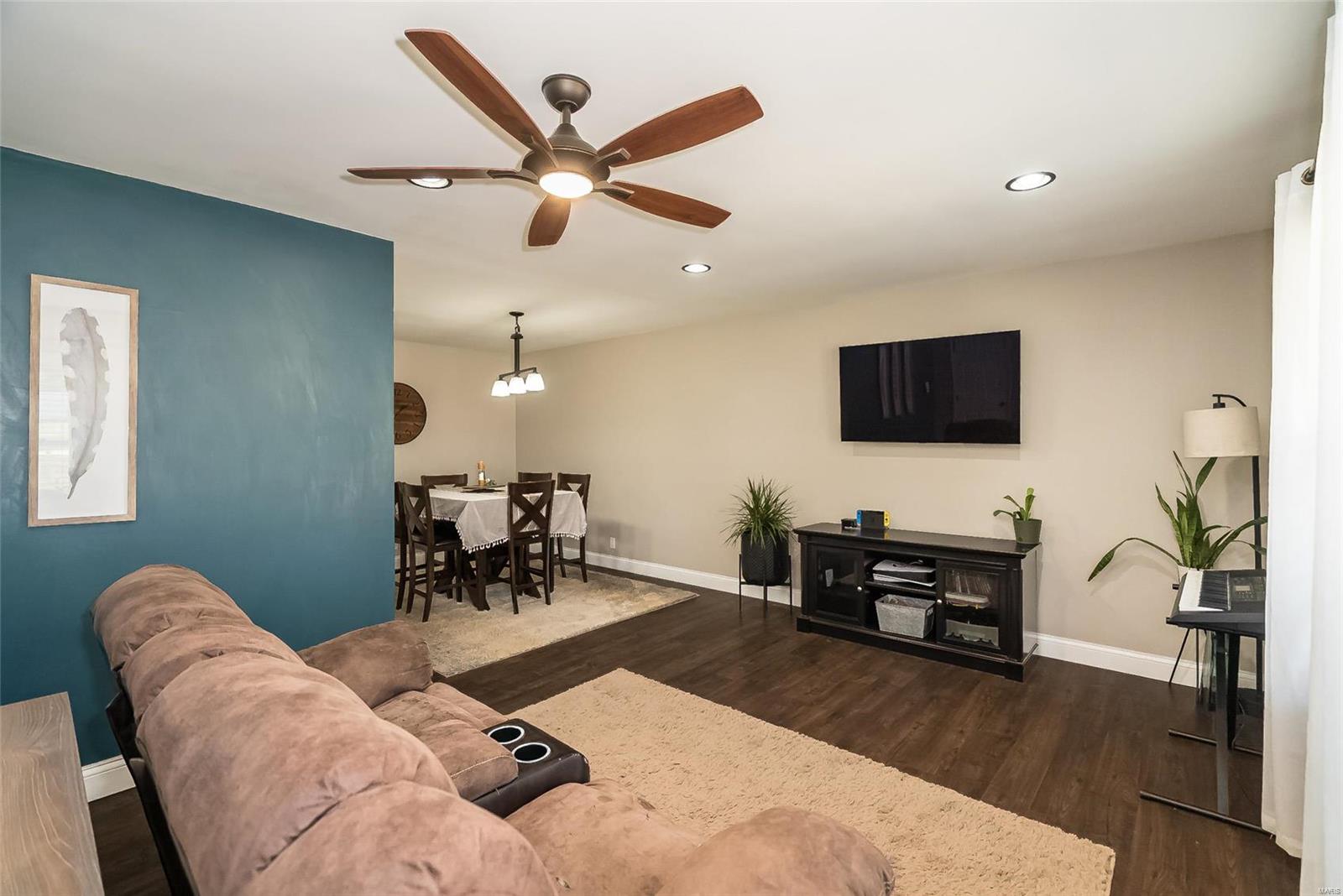 2968 Spring Water Drive St. Louis, MO 63129 - Photo 11 of 44