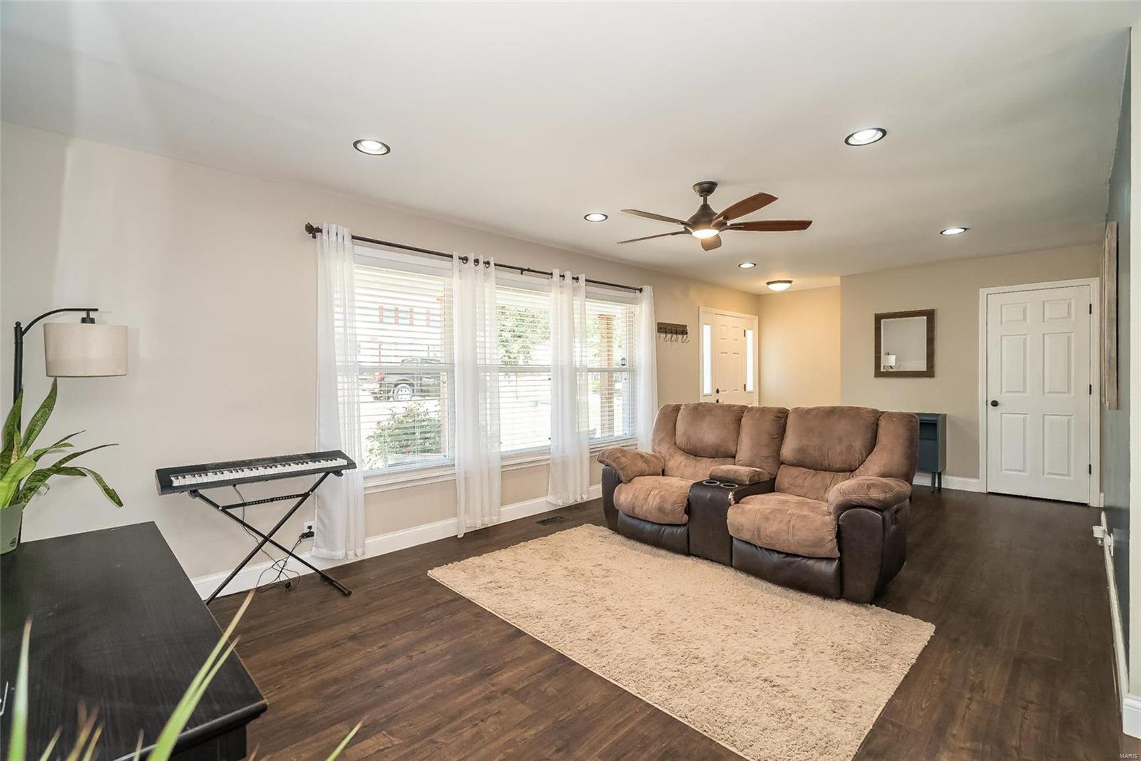 2968 Spring Water Drive St. Louis, MO 63129 - Photo 13 of 44