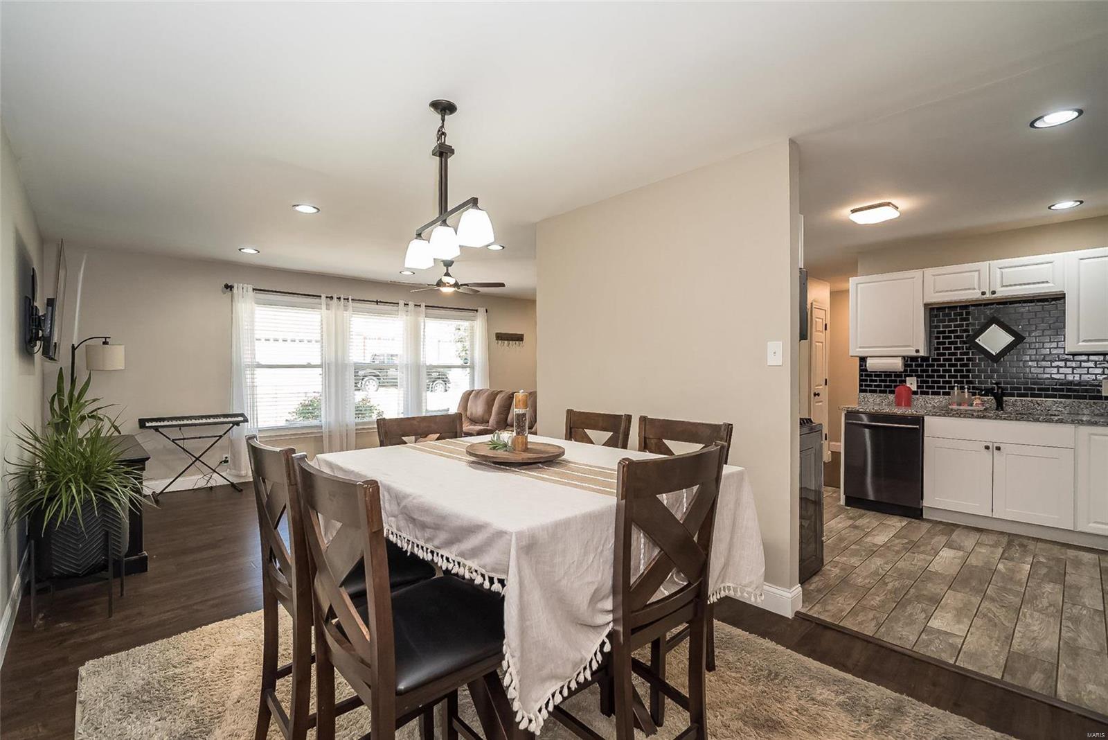 2968 Spring Water Drive St. Louis, MO 63129 - Photo 15 of 44