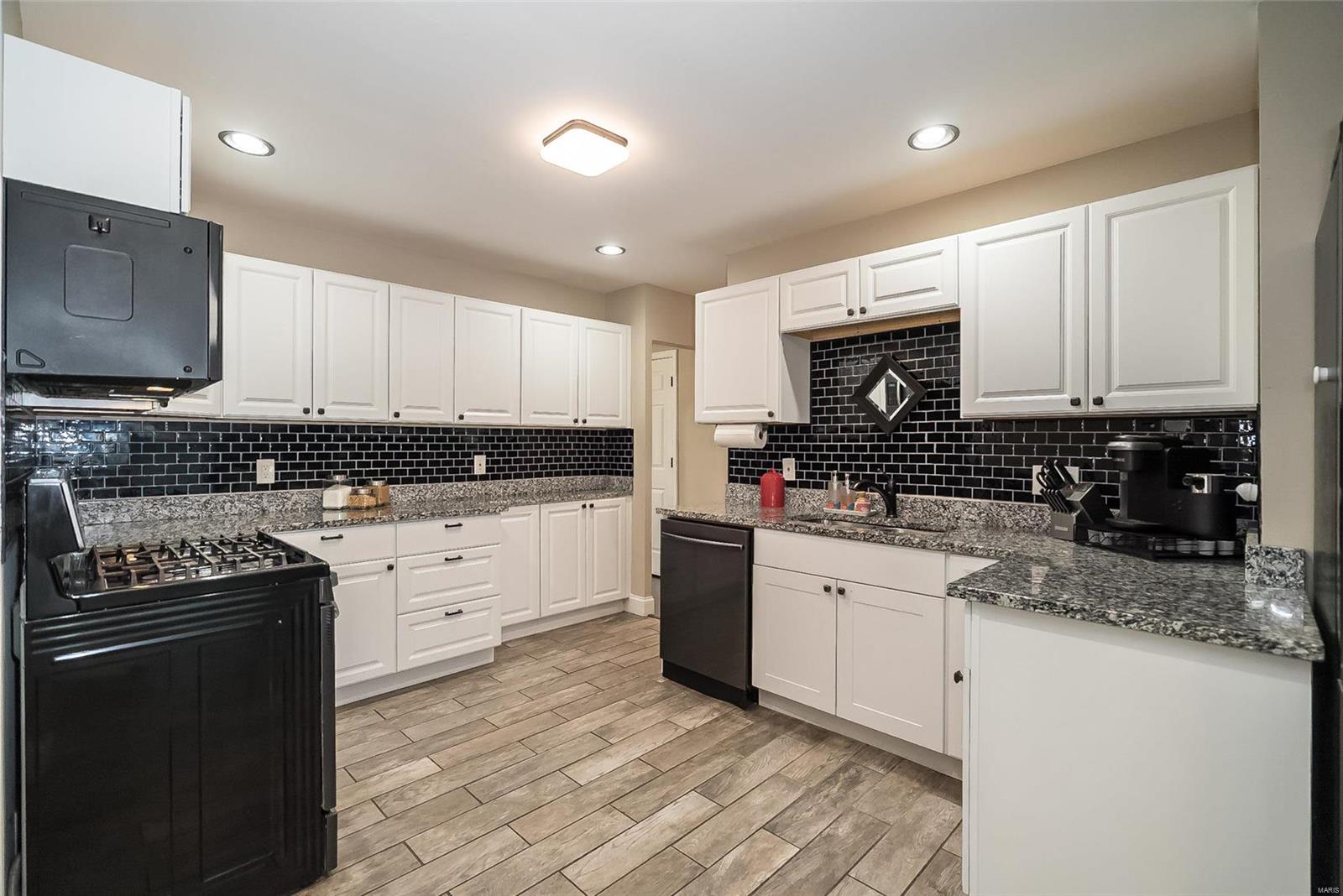 2968 Spring Water Drive St. Louis, MO 63129 - Photo 16 of 44