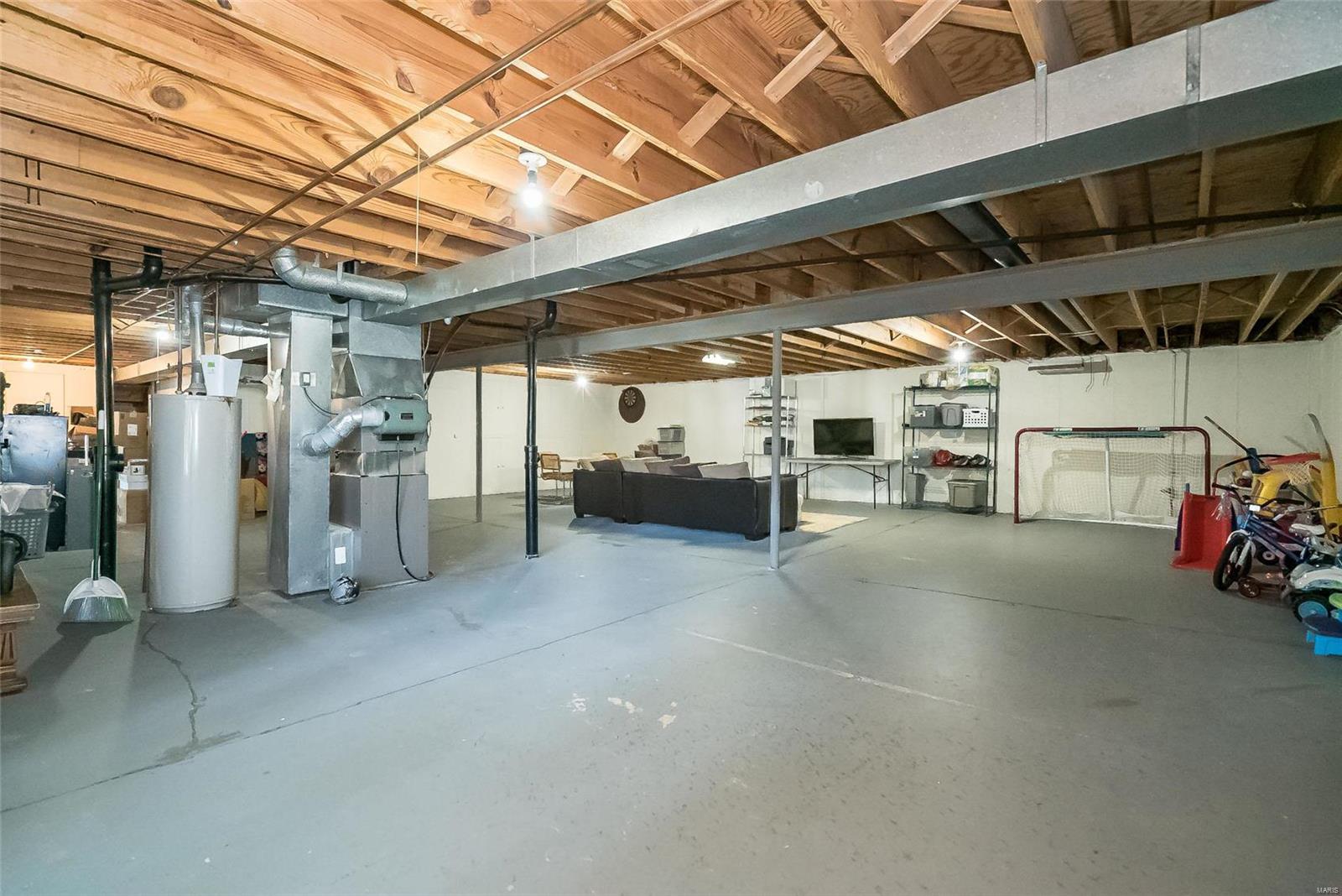 2968 Spring Water Drive St. Louis, MO 63129 - Photo 37 of 44