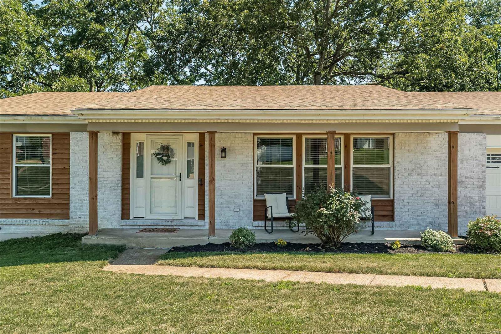 2968 Spring Water Drive St. Louis, MO 63129 - Photo 4 of 44