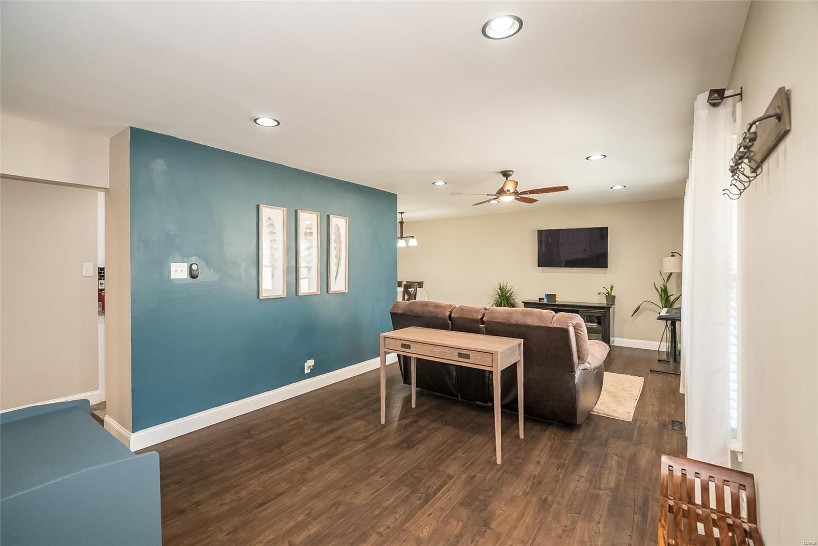 2968 Spring Water Drive St. Louis, MO 63129 - Photo 8 of 44