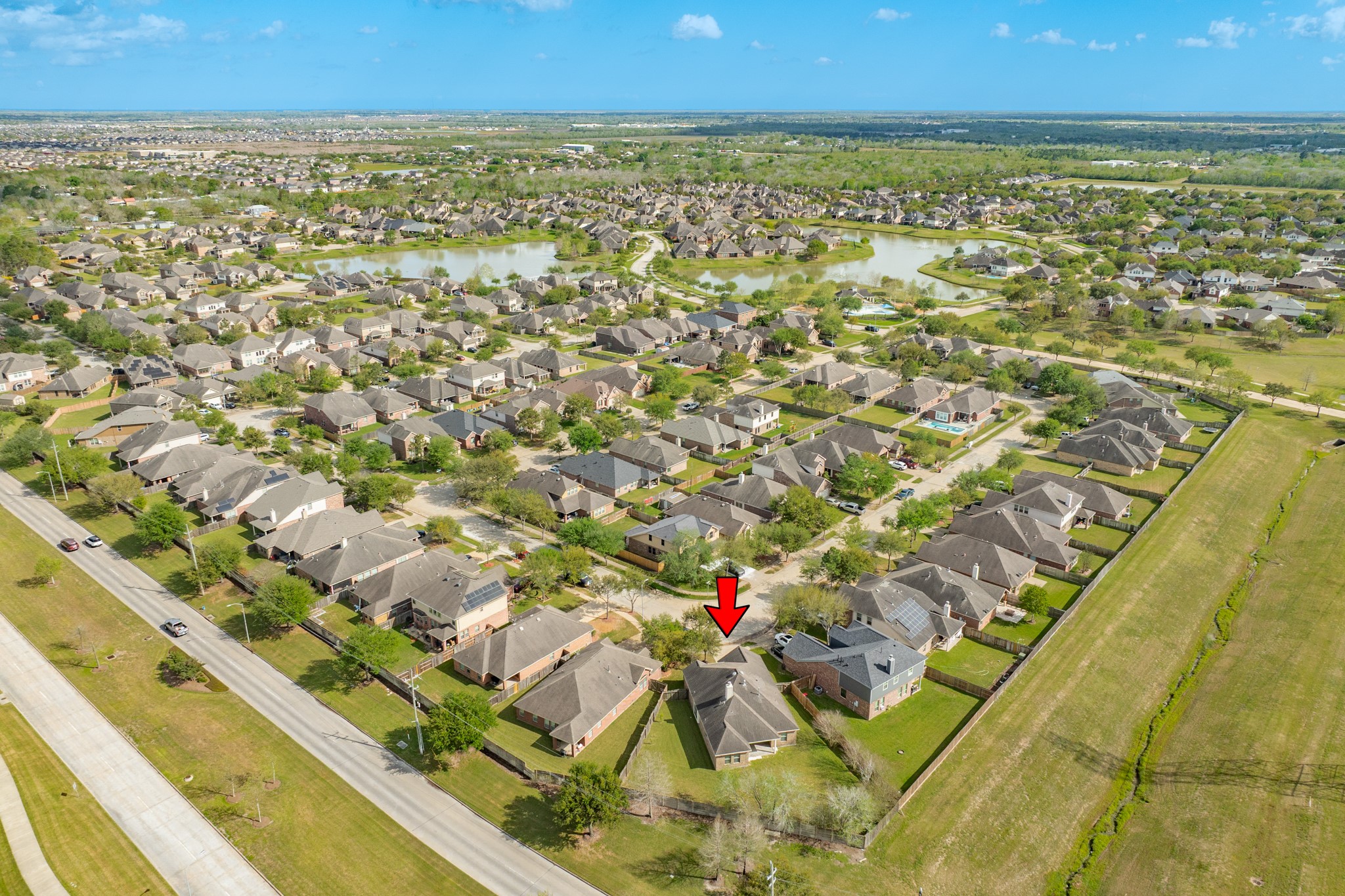 13417 Star Creek Lane Rosharon, TX 77583 - Photo 36 of 41 Aerial view showcasing the property's prime location, offering convenient access to Pearland, Houston, Missouri City, and the newly opened HEB grocery store on Highway 6.